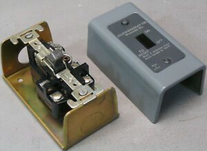 Allen-Bradley ~ MANUAL STARTING SWITCH ~ 600TAX5A with reset 1hp - 110-220 vac
