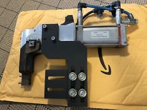 DE-STA-CO 82M12304UC8 DESTACO CLAMP USED 8PW-046-2 Attachments 8bar SEE PICS