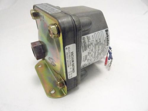 149246 New-No Box, Barksdale D1H-H18SS Pressure Switch, Adjustable 0.4-18 PSI