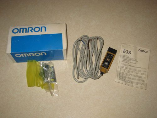 *NIB* NEW IN BOX OMRON E3S-5DE4 PHOTOELECTRIC SWITCH  12 TO 24 VDC
