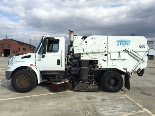 Tymco 600 street sweeper- international 4200 vt365 chassis for sale