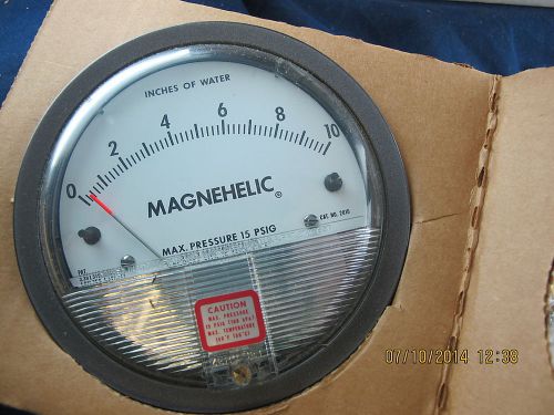 Dwyer 2010 Differential pressure gage, range 0-10&#034; w.c., minor divisions .20.