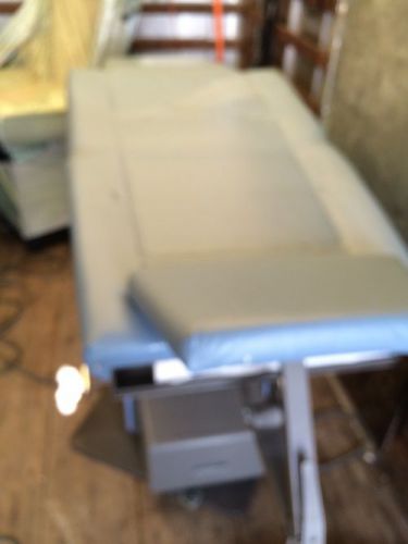 Midmark 111 Exam Table / Chair