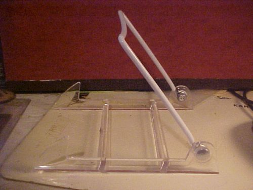 PLASTIC WIRE BACK FOLDING EASEL WITH WHITE RUBBER (SEE PICTURE)
