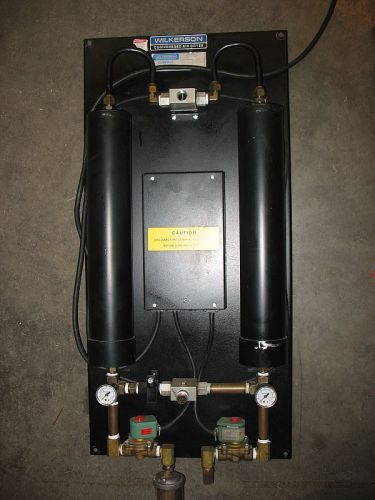 Wilkerson Compact Heatless Dryer DE4-AC-MP0 115V 20 scfm Used