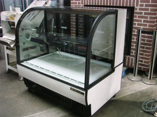 True tcgr-50-cd curved glass refrigerated deli display case for sale