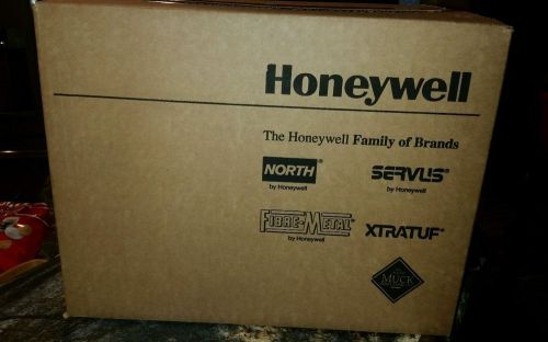 DISPOSABLE NITRILE GLOVES   100% NITRILE  Size medium  NORTH by  HONEYWELL