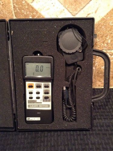 Vintage Digital Light LUX Meter Lutron LX-105