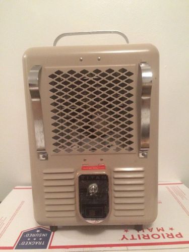 Antique Titan Space Heater 1300 W - 1500 W Sedalia Mo. 65301