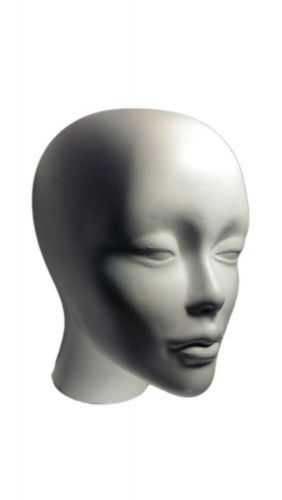 Mannequin Head Modeled After The 60s Model “The It Girl”