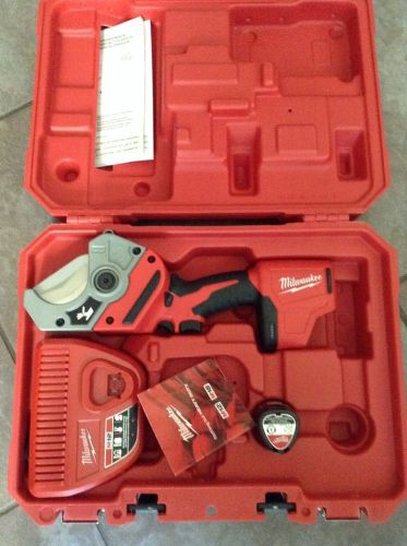 Milwaukee M12 PVC Cordless shear kit 2470-21