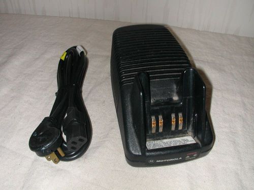 Motorola Two Way Radio Battery Charger AAI6740