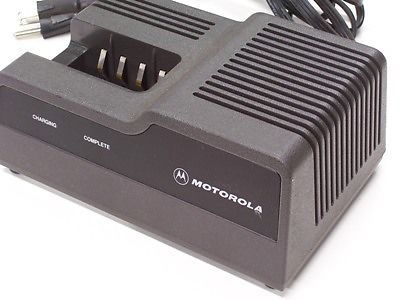 MOTOROLA RADIO RAPID CHARGER FOR MT1000 P200 NTN4633C with cable