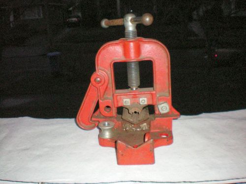 Portable &#034;ridgid&#034; b-y-2 1/2 pipe vise, bench mount, plumbing, electrician for sale