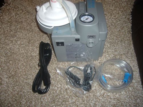 DEVILLBISS PORTABLE VACU-AIDE NEW IN BOX AC/ DC WITH CANISTER POWER CORD DC CORD