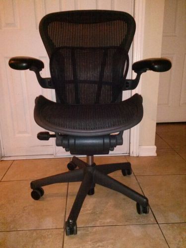 Herman Miller Aeron office arm chair sizeB new seat frame &amp; mesh,good condition