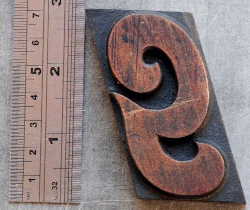 letter &#034;G&#034; fancy letterpress wood block wonderful patina alphabet old vintage