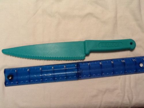 LETTUCE KNIFE-Plastic Blade Serrated Knife-11.25&#034; -Made in Canada-Green