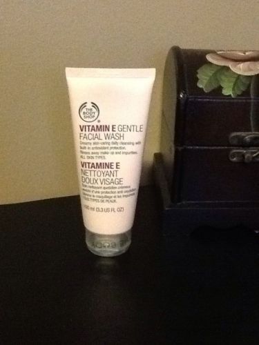 The Body Shop Unisex Vitamin E Gentle Face Wash/cleanser 100ml New