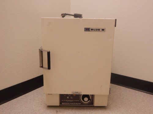 Blue M Electric Company Dry Type Bacteriological Incubator Model 100A USED