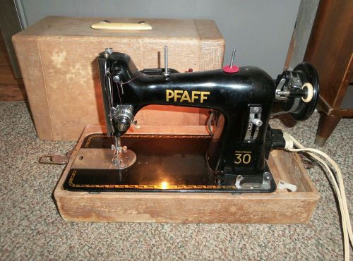 Pfaff Sewing Machine model 30 Germany NICE Heavy Duty, SEWS Leather Or Lace