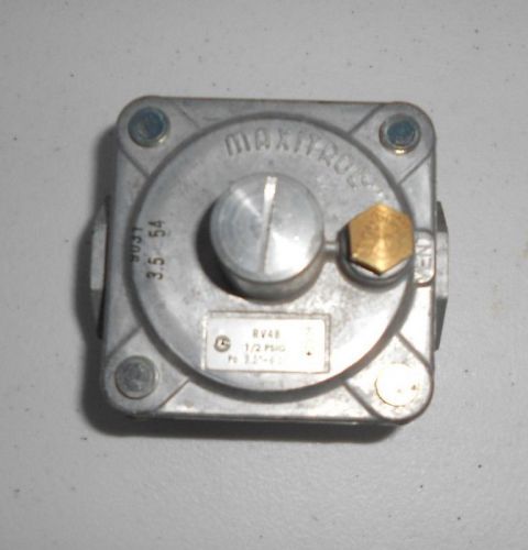 Maxitrol pressure rv48 regulator natural gas 1/2&#034; npt 1/2&#034; psi 3&#034;-6&#034; wc for sale