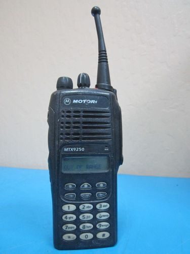Motorola MTX9250 Handie-Talkie AAH25WCH4GB6AN SN: 921TEJ3163