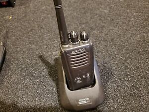 Kenwood NX-320K portable radio, UHF, w/battery, antenna, KSC-25 rapid charger