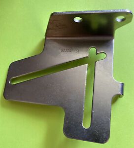 *NOS* 50304F-UNION SPECIAL-THREAD GUIDE PLATE-FREE SHIPPING*
