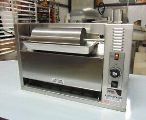 APW Wyott M-83 Vertical Conveyor Bun Grill Toaster - 240V