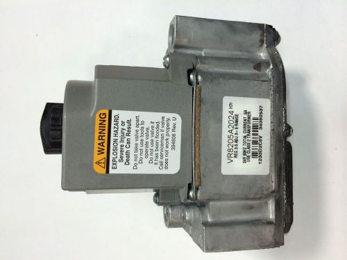 Honeywell dual combination gas valve. VR8205A2024 . 24V 1/2 inches inlet oulet