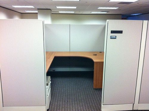 (34) HERMAN MILLER OFFICE MODULAR CUBICLE STATIONS IN VERY GOOD CONDITION!