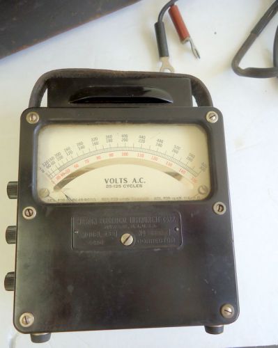 WESTON ELECTRIC VOLT METER MODEL 433, HAS CARRY HANDLE, &amp; LEATHER BOX