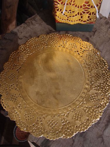 8.5&#034; Round Gold Foil Doilies (50 Pack)