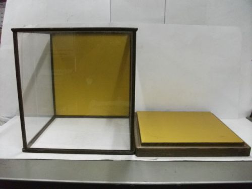The glass case(Display Cases)of the wooden frame. Japanese Antique.