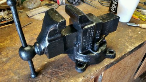 Yost 204 4&#034; Jaw Machinist Bench Vise Swivel Base Opens to 7&#034; Smooth Jaws