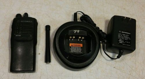 Used Motorola HT750 AAH25RDC9AA3AN UHF 16ch Radio,Charger,Antenna Tested Working