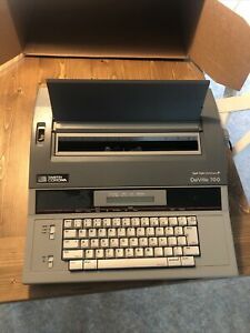 Smith Corona DeVille 700 Memory Typewriter 5F Works