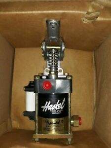 *NEW AND IN BOX*    HASKEL PUMP MHP-71 WITH HAND PUMP