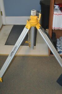 Johnson Acculine Pro Adjusting Elevating Tripod Aluminum 40-6330 118 1/8