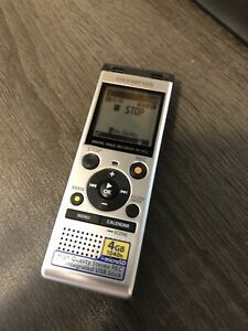 Olympus WS-852 Digital Voice Recorder with Built-in Speakers - Medium Silver