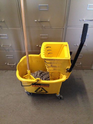 COMMERCIAL QUALITY MOBILE MOP &amp; BUCKET