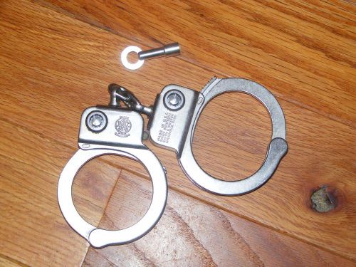 Smith &amp; Wesson Handcuffs With Round Key Parts Or Repair Only