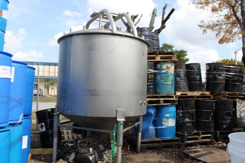1,200 gallons stainless tank - deep cone tank - enclosed with motor bridge for sale