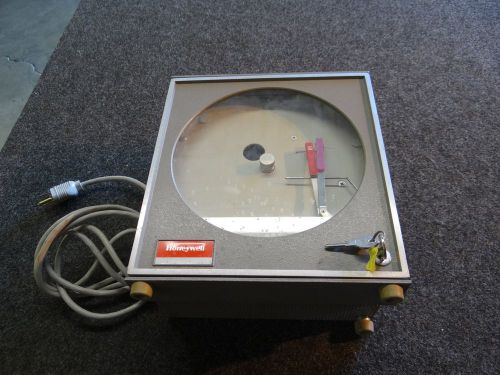 Honeywell Circular Chart Recorder Plotter 612X9-HT-00-00-7E16-L w/ Keys &amp; Cord