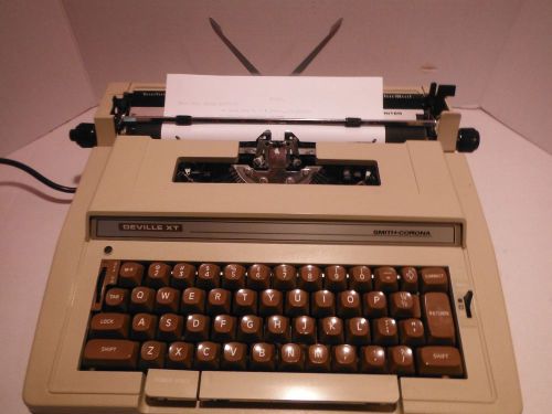 Working  Smith Corona Electric Typewriter Deville XT with Case model K3RD