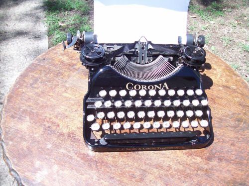 Very nice old Smith Corona portable typewriter