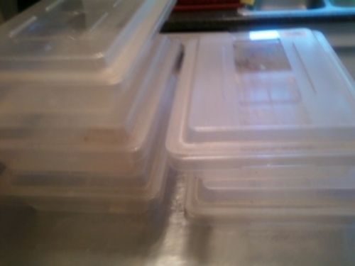 Lot of FIVE Rubbermaid 3307 Containers with lids