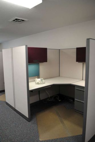 DWNY-048 - 6&#039; x 5 1/2&#039; American Seating Office Cubicles Workstations (9 Avail)