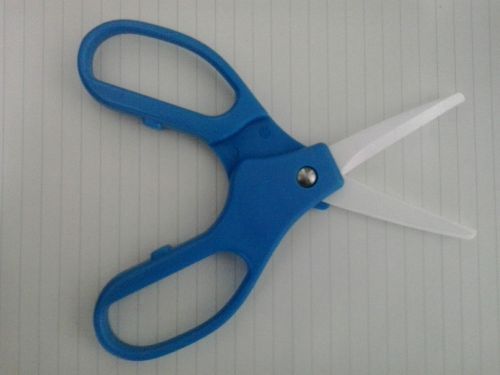 Ceramic scissors kitchen vegetables without bacteria and prevent blackening lett